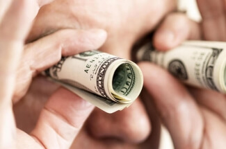 Россияне назвали зарплату, за которую готовы работать без выходных