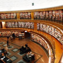 Библия и «1984» Оруэлла попали в топ-100 «неподобающих» книг