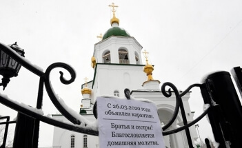 Ученый просит привлечь церковь к борьбе с антипрививочниками