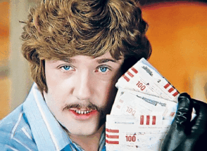 Сотрудница инкассаторской фирмы меняла деньги на муляжи