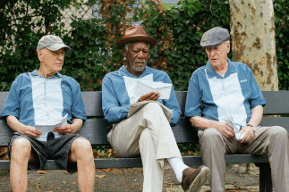 Пожилые люди переносят прививку от коронавируса легче молодых 