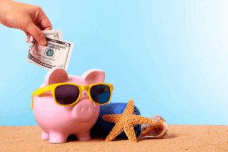 Россияне стали копить на светлое будущее