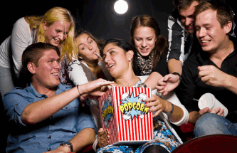 Россиянам хотят запретить приходить в кинотеатры со своей едой