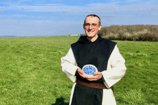 Французские монахи экстренно распродают почти три тонны сыра