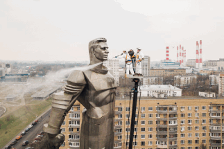 Юрия Гагарина помыли ко Дню космонавтики