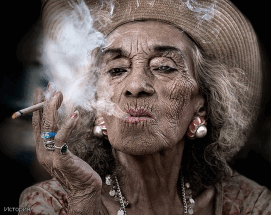 Минздрав: россияне стали меньше курить