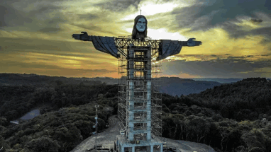 В Бразилии устанавливают еще одну статую Христа