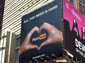 Роскомнадзор обнаружил на Pornhub неприятные для власти и верующих ролики