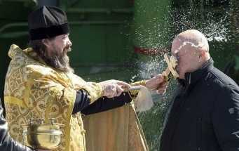 В РПЦ пояснили, зачем россиянам благословение перед прививкой от COVID-19