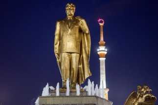 В Туркменистане запрещают очереди в продуктовые магазины