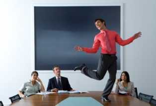 Россиянам хотят ограничить время переработок