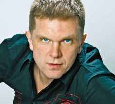 «Это спектакль, который влияет на жизнь миллионов. И ты сидишь в первом ряду» 