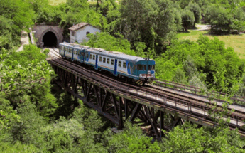 По маршруту «земель Данте Алигьери» запустили экскурсионный поезд
