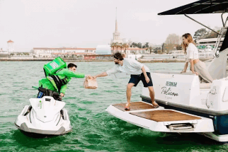 Delivery Club начал привозить еду на яхты