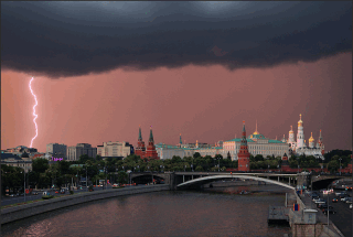 Москвичам пообещали редкое погодное явление - сухие грозы