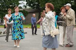 Российские власти предложили привлечь неработающих пенсионеров на стройки