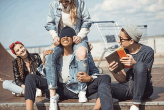 Владимир Путин рассказал, что в будущем молодым людям будут выдавать по 3000 рублей на театры и музеи