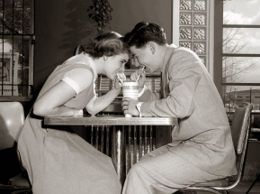 Россияне готовы потратить на первое свидание 1700 рублей