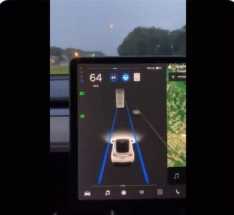 Автопилот Tesla принял Луну за желтый сигнал светофора