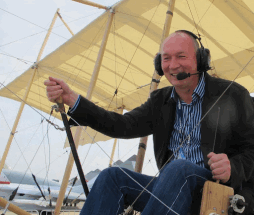 Российскому депутату задекларировали истребитель, биплан и три теплохода