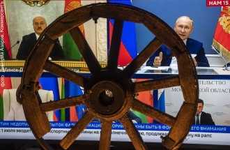 Андрей Колесников о том, как в телевизорах сидели плечом к плечу Владимир Путин и Александр Лукашенко