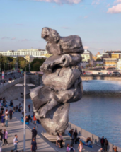 Скульптуру «Большая глина № 4» увезут в другой город. Но попозже