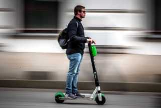 За семь месяцев в Москве случилось 55 ДТП с участием самокатчиков