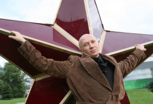 Успеть до сентября. «Цветик-семицветик. Наш Неповторимый Владик Мамышев (Монро) Королевич» в «Здесь на Таганке» 