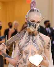 После расставания с Илоном Маском певица Граймс заявила о намерении создать космическую лесбийскую коммуну