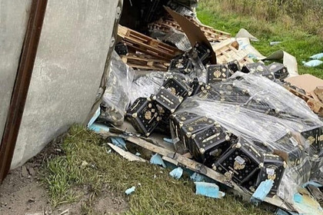 В Подмосковье перевернулась фура с шампанским