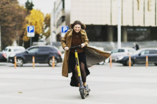 На ВДНХ продлили сезон проката самокатов