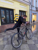 Заработки курьеров выросли до ста тысяч рублей