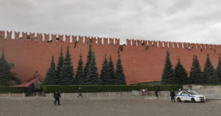 Московский ветер вырвал зубец Кремлевской стены