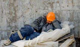 Москва планирует полностью отказаться от мигрантов на стройках