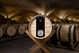 Бочку вина во Франции продали за рекордные 800 тысяч евро