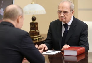 Слова, высеченные в гаранте. Валерий Зорькин дождался их от Владимира Путина во время личной встречи. Заметка Андрея Колесникова 