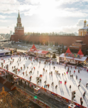 На ГУМ-катке возобновили бесплатные сеансы