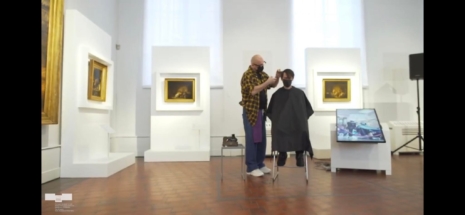 В Пушкинском музее в зале голландской живописи начали стричь посетителей