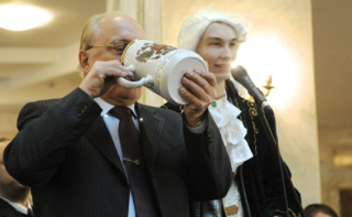 Ректор МГУ приготовил студентам медовуху