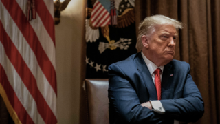 Дональда Трампа обвинили в засорении туалета Белого дома документами