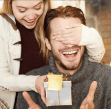 Мужчина собираются потратить на 8 марта в два раза больше, чем женщины на 23 февраля