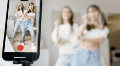 TikTok обязали спрятать от детей «контент военной направленности»