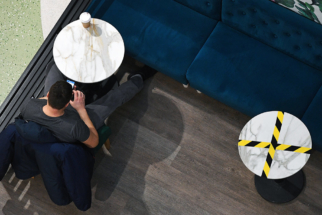 Власти Калужской области запретили мигрантам работать в общепите, торговле и такси