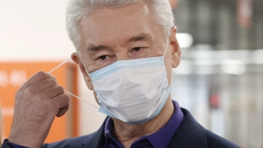 Каждый четвертый в Москве продолжит носить маску, несмотря на отмену масочного режима