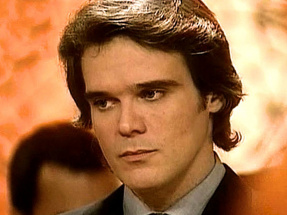 Треть россиянок сдают в ломбард подарки от бывших