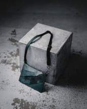 Ученые с помощью генной инженерии воссоздали кожу тираннозавра - уже в апреле будет представлена сумка из этого материала