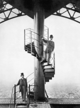 На аукцион в Париже выставят фрагмент оригинальной лестницы Эйфелевой башни