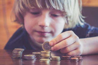 Одним из самых востребованных курсов среди внеурочных занятий в школах стал курс по финансовой грамотности