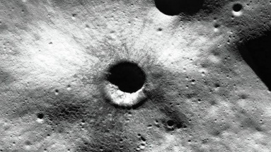 NASA обнаружило на Луне крупнейший новый кратер в Солнечной системе